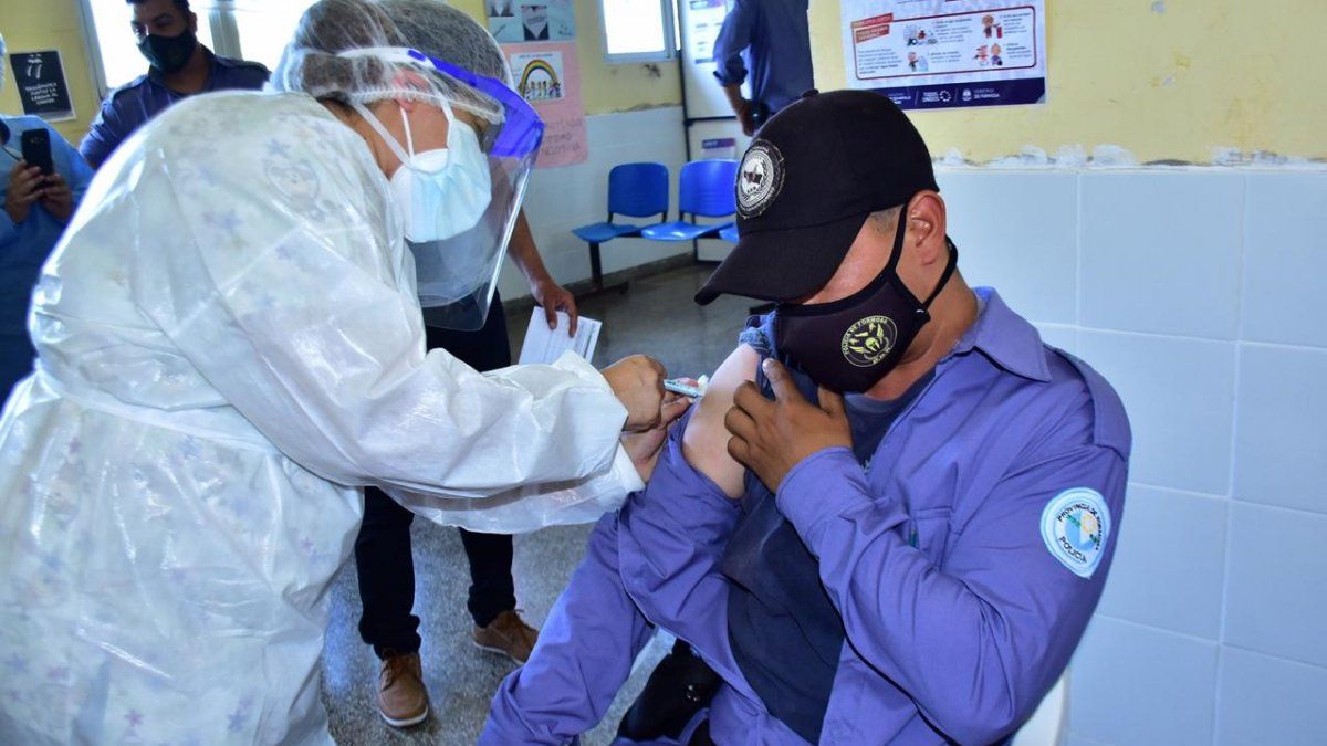Formosa inició la vacunación del personal de Salud y de Seguridad en interior provincial y los puestos fronterizos