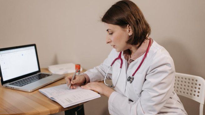 El Gobierno impulsa la unión de trámites y títulos en profesionales de la salud.