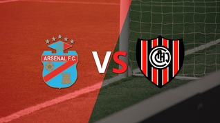 Arsenal logra una victoria de 2-1 sobre Chacarita