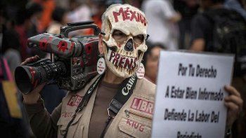 en el 2020 asesinaron a 50 periodistas y encarcelaron a otros 400, segun reporteros sin fronteras