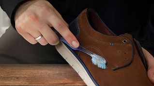 Las zapatillas de gamuza se deben limpiar con suavidad y delicadeza.