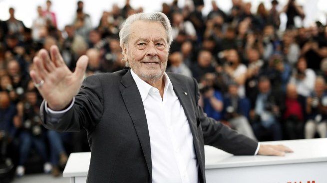 They raided Alain Delon’s house and found 72 weapons