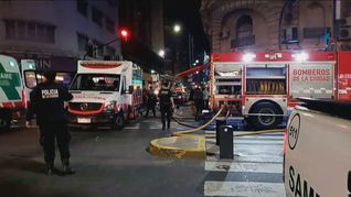 Un incendio en un departamento de Paraná y Corrientes obligó a evacuar a 25 personas durante la madrugada. Un incendio en un departamento de Paraná y Corrientes obligó a evacuar a 25 personas durante la madrugada.