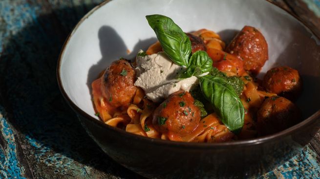 Del 24 al 26 de junio, más de 30 bodegones de Buenos Aires y el conurbano ofrecerán platos de pastas para dos a precio promocional.