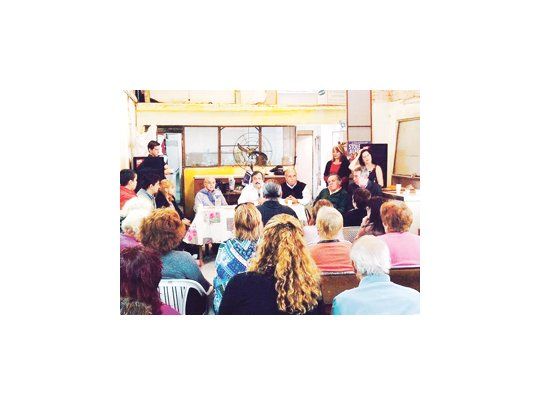 Alfonsín con jubilados