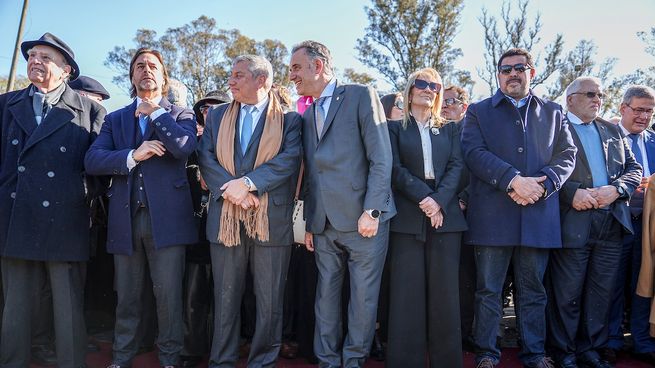 El mandatario resaltó la presencia de los expresidentes en el acto.