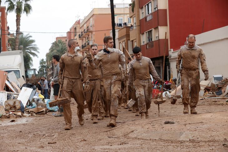 Military collaborates in the affected cities. Photo: EFE/ Manuel Bruque