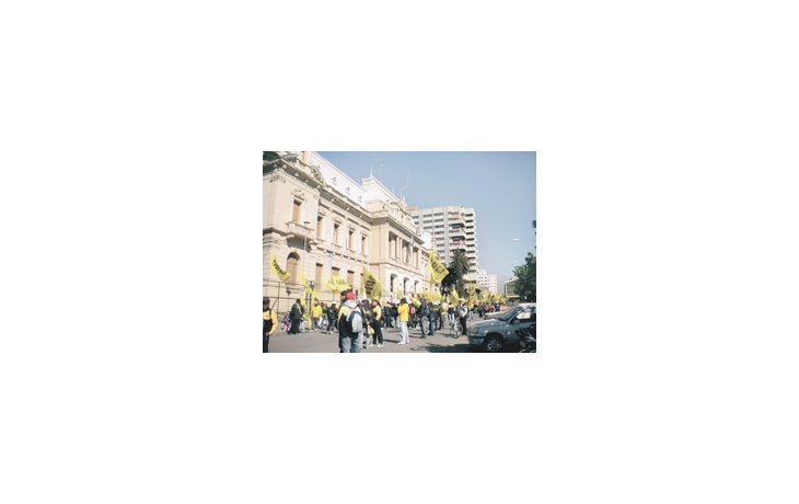 Los reclamos de tierras se multiplicaron esta semana y ayer hubo una masiva movilización hacia la Casa de Gobierno jujeña, en sintonía con la marcha que se realizó en el centro porteño.