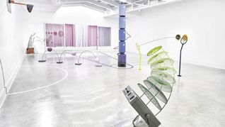 Kirchuk. “La polideportiva parabólica” en la galería Alberto Sendrós.