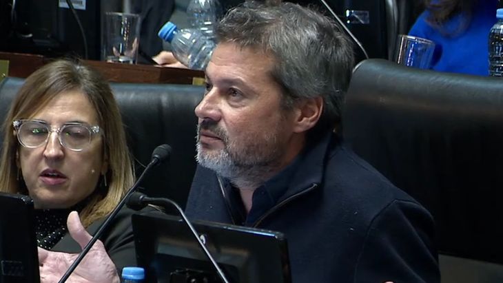 Matías Lammens, exministro y actual legislador porteño, manifestó la postura del bloque peronista en rechazo a la adhesión al RIGI y la creación del RIMI CABA. Matías Lammens, exministro y actual legislador porteño, manifestó la postura del bloque peronista en rechazo a la adhesión al RIGI y la creación del RIMI CABA.
