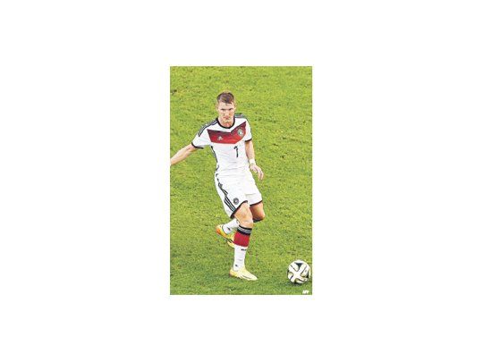 Bastian Schweinsteiger, uno de los lideres del equipo alemán, patrocinado por Adidas. La empresa prevé ola de ventas de camisetas con las cuatro estrellas.
