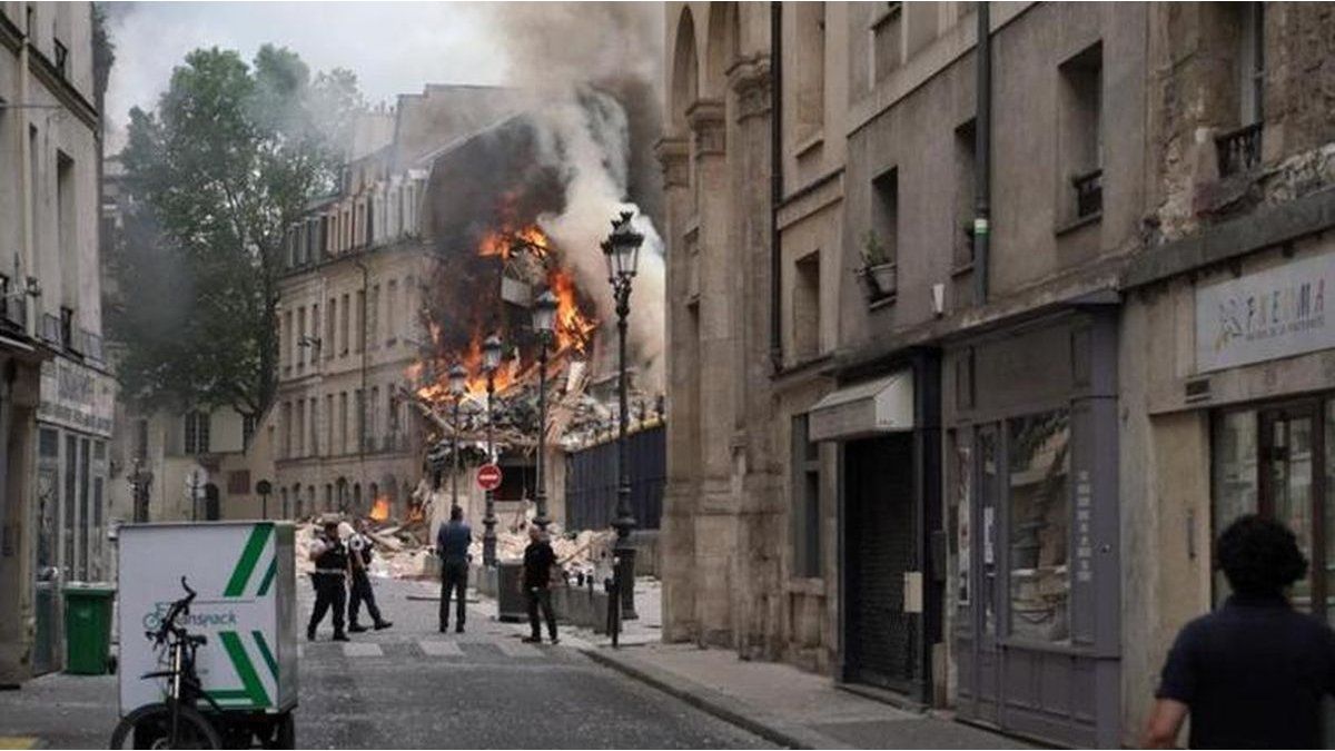 a strong explosion caused several serious injuries