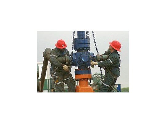 Los petroleros exigen al Gobierno nacional un subsidio para compensar la caída del precio internacional del barril de petróleo.