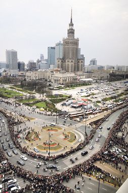 Una interminable y conmovedora caravana, en la que miles de ciudadanos rindieron tributo.
