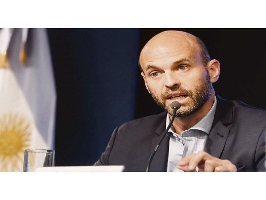 volar más barato. Ministro de Transporte, Guillermo Dietrich.