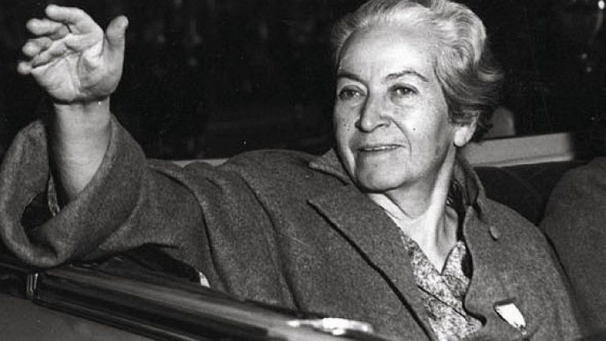 Gabriela Mistral Entre La Fama Y El Desamor