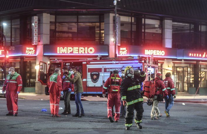 Los bomberos heridos fueron evacuados por un helicóptero de la Policía de la Ciudad.&nbsp;