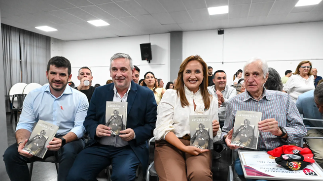 Con notables ausencias, sí estuvieron en el homenaje a Arturo Illia el presidente de la UCR Leonel Chiarella, el intendente de Cruz del Eje, Renato Raschetti; la vicegobernadora Myriam Prunotto y Leandro Illia (h).&nbsp;