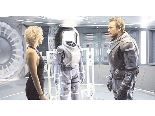 Pasajeros. Chris Pratt se despierta antes de tiempo, y lógicamente tampoco dejará dormir a Jennifer Lawrence.