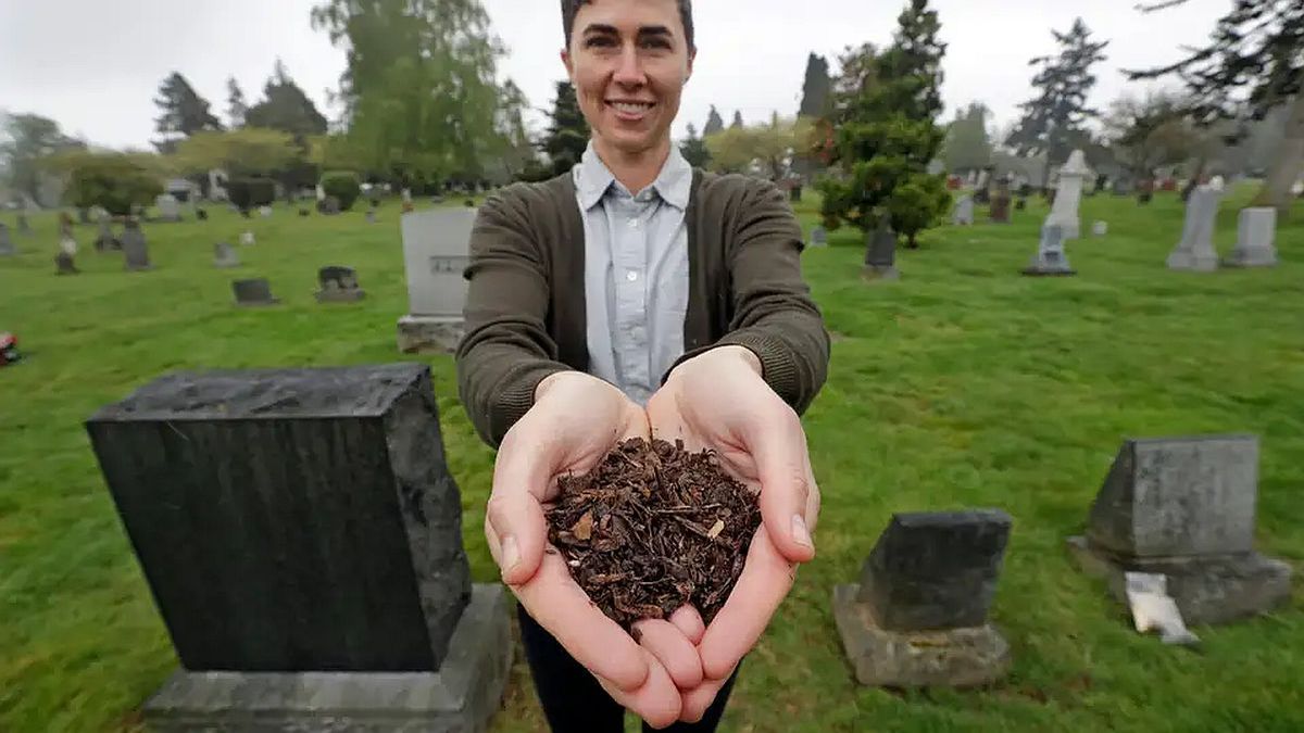 California legaliza usar restos humanos como abono para las plantas