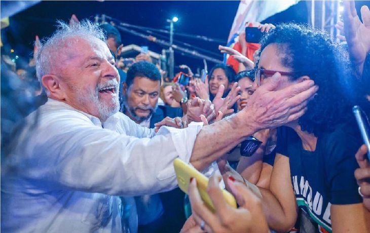 El expresidente de Brasil Lula da Silva en un acto de campaña.