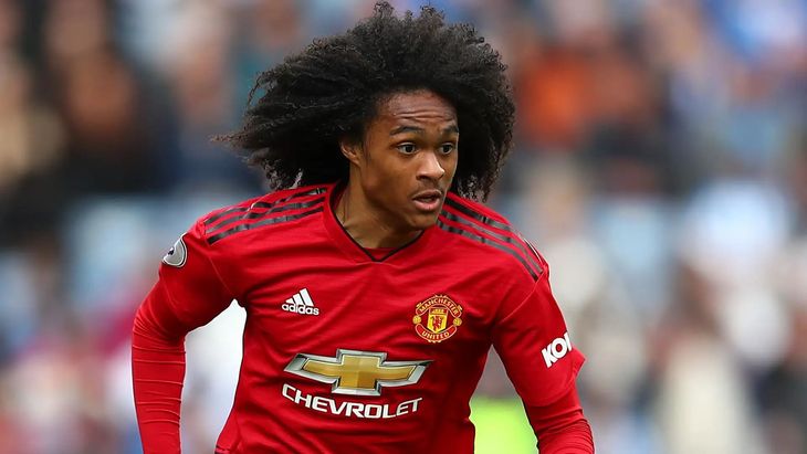 El jugador pasó por clubes como Manchester United y distintos equipos del fútbol inglés y europeo. El jugador pasó por clubes como Manchester United y distintos equipos del fútbol inglés y europeo.