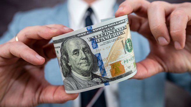 El dólar blue cayó en cuatro de las últimas seis jornadas y perdió $60 desde su récord