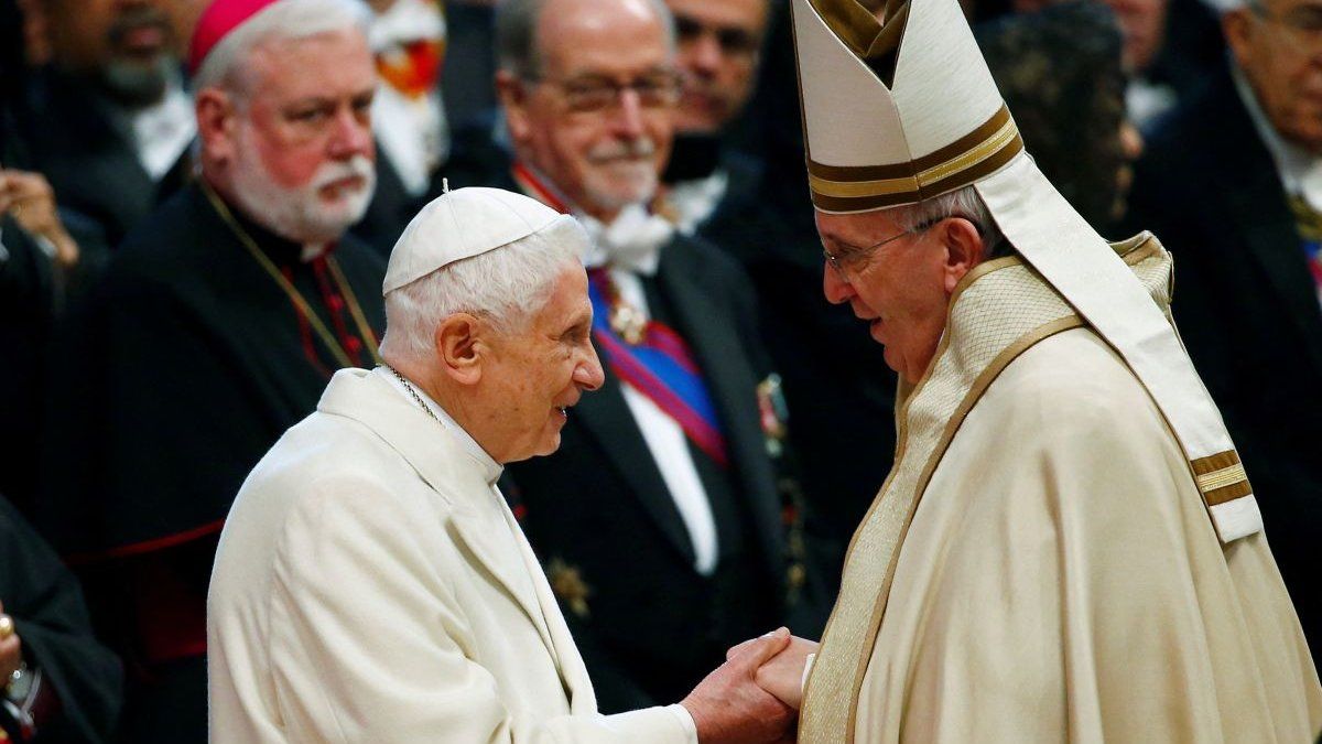 the difficult coexistence between Benedict XVI and Francis