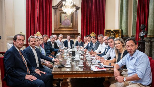 Miembros de 12 bloques participaron del encuentro en el Congreso.