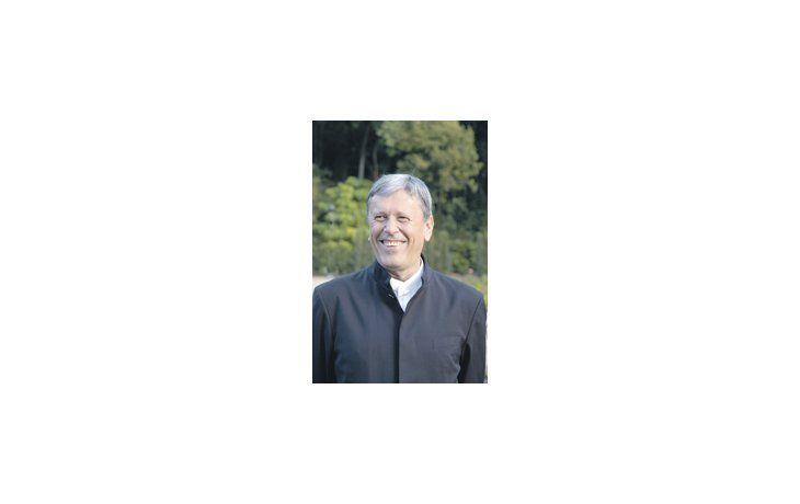 Josep Prats, director catalán, que dirigirá este fin de semana al Coro Trilce con un programa integrado por canciones de Serrat.