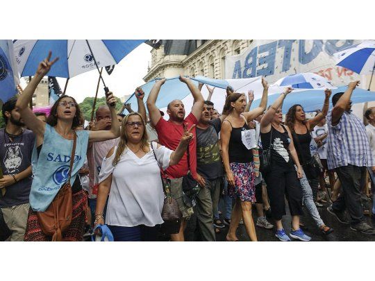 A docentes: No podemos acordarnos de la educación solo en el momento de las paritarias
