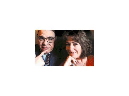 Enrique Pinti y Carmen Maura.
