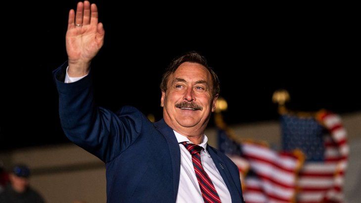 Sus decisiones, mayormente políticas, lo llevaron a perder rápidamente todo lo que había construido. Sus decisiones, mayormente políticas, lo llevaron a perder rápidamente todo lo que había construido.