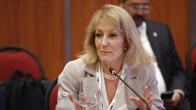Carolina Cosse apuntó contra Irene Moreira, ministra de Vivienda del Uruguay.