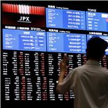 El mercado sigue con atención la guerra en Medio Oriente, mientras el petróleo sube y las acciones retroceden. El mercado sigue con atención la guerra en Medio Oriente, mientras el petróleo sube y las acciones retroceden.