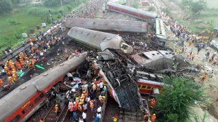 choque de trenes en india: cual fue la causa que provoco la tragedia