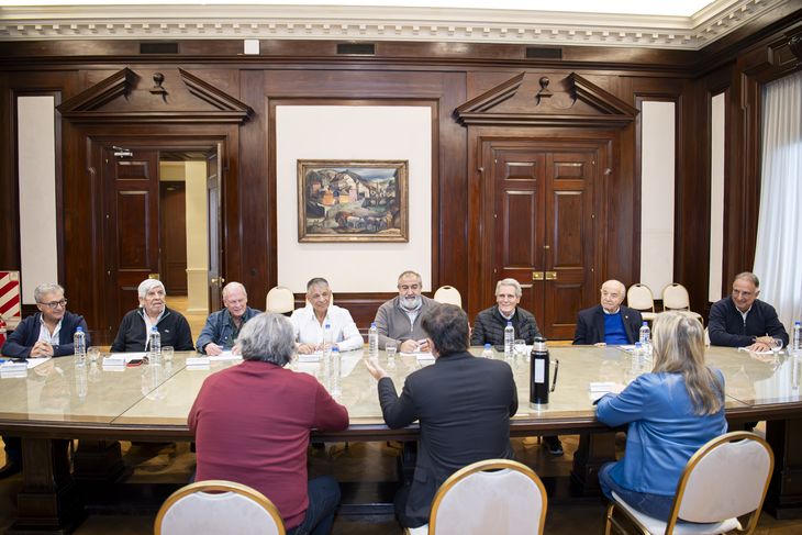 La cúpula de la CGT, con Kicillof antes del cierre de listas. La cúpula de la CGT, con Kicillof antes del cierre de listas.