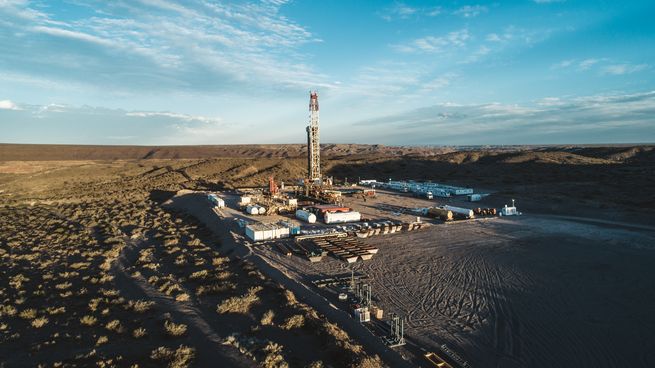 El bloque El Mangrullo, ubicado en el centro-este neuquino, posee una superficie de 145 km2. Más de la mitad de la producción de gas de Pampa provino de este yacimiento