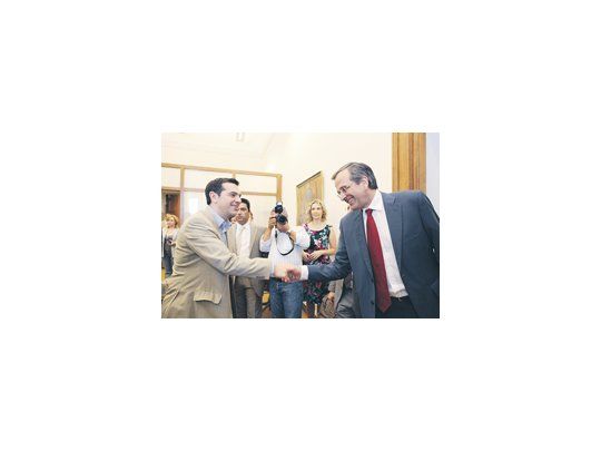 El líder de Nueva Democracia y casi seguro primer ministro, Andonis Samarás, saludó ayer a quien fue su principal rival, el joven Alexis Tsipras. Más allá de este gesto de cordialidad, el izquierdista ratificó que encarará una dura oposición.