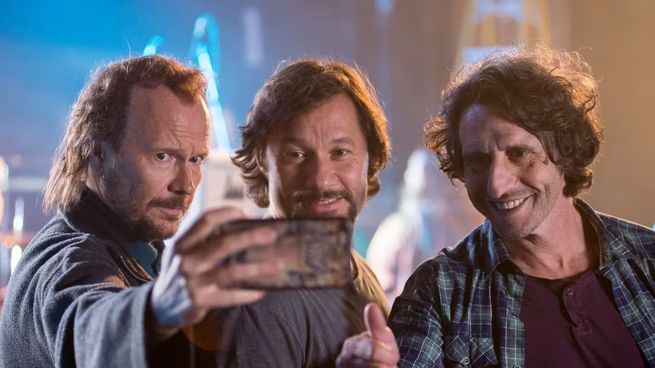Diego Peretti, Diego Torres y Santiago Segura protagonizan la película que conquista Netflix con una historia de reencuentros y segundas oportunidades.