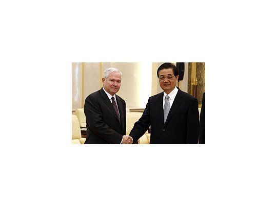El ministro de Defensa de EEUU, Robert Gates y el presidente chino, Hu Hintao.
