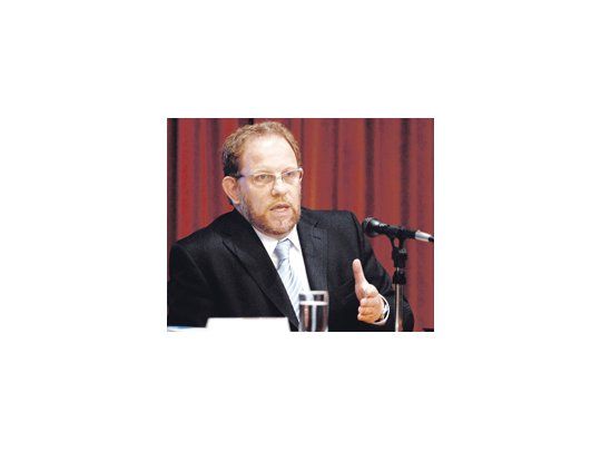 Un «morenista» de la primera hora, el director técnico del INDEC, Norberto Itzcovich, defendió cálculos y criticó mediciones previas al desembarco de Guillermo Moreno.