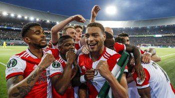 Primer paso. Feyenoord, con Senesi, le ganó a Olympique Marsella, dirigido por Sampaoli, en la primera semifinal de la Conference League.