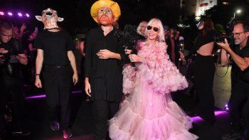 marta minujin celebro sus 80 anos con fiesta de disfraces, performers y mas