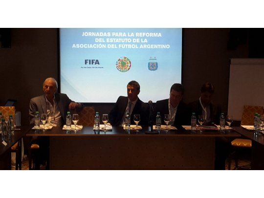 Menotti, en las jornadas para la reforma del estatuto.