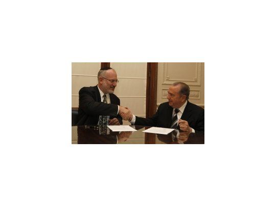 El presidente de la empresa y del grupo Cresud, Eduardo Elsztain, y el gobernador de La Pampa, Oscar Mario Jorge.