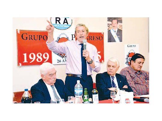 Radicales que fueron y quieren volver a ser. En Lalín: Hipólito Solari Yrigoyen, Julio Cobos, José N. Bielicki y el reaparecido Raúl Baglini.