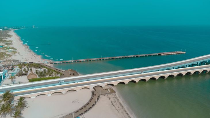 Progreso, Yucatán: su ubicación en el Golfo de México y la dinámica de sus corrientes marinas la mantienen prácticamente libre de sargazo durante todo el año Progreso, Yucatán: su ubicación en el Golfo de México y la dinámica de sus corrientes marinas la mantienen prácticamente libre de sargazo durante todo el año