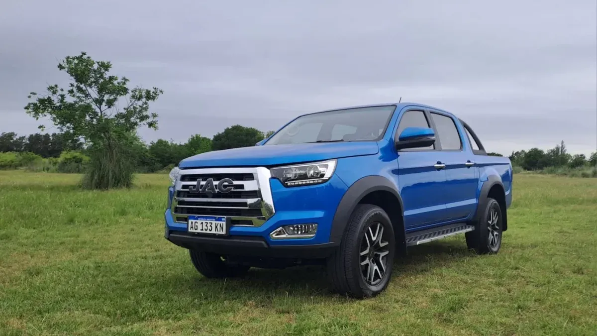 The keys to driving the JAC T8, a Chinese pickup for multiple use