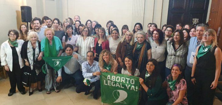 Legisladores porteños de varios bloques debatieron junto a representantes de la Campaña por el aborto legal, seguro y gratuito.&nbsp;